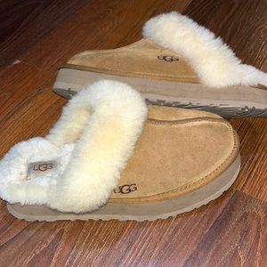UGG platform slippers great condition!